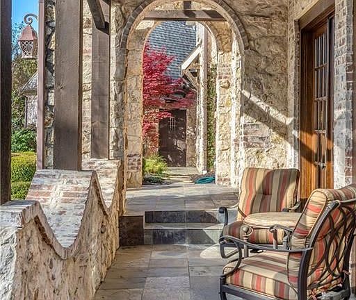 4th image of 1616 Lismore Ct