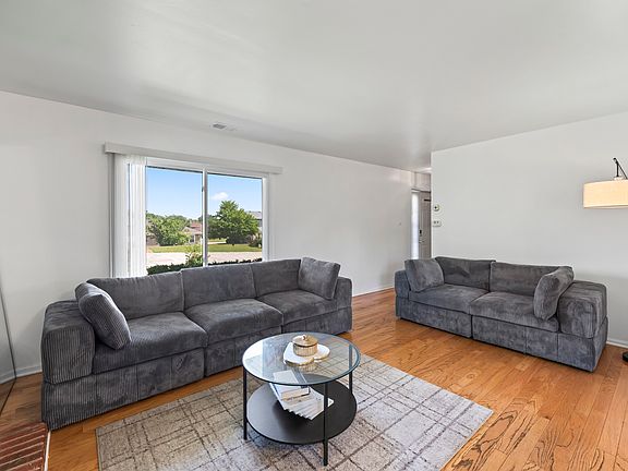 5th image of 15808 Farm Hill Dr