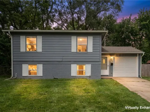 9505 Spring Valley Rd, Kansas City, MO 64134
