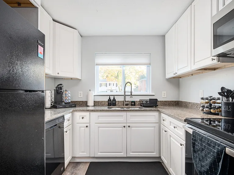 1591 Harvard Ave #C — Photo 9