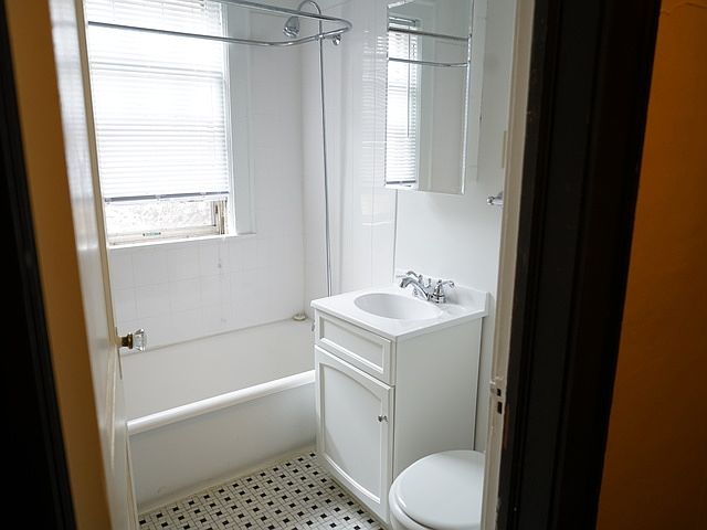 2nd image of 2086 Marshall Ave APT 3