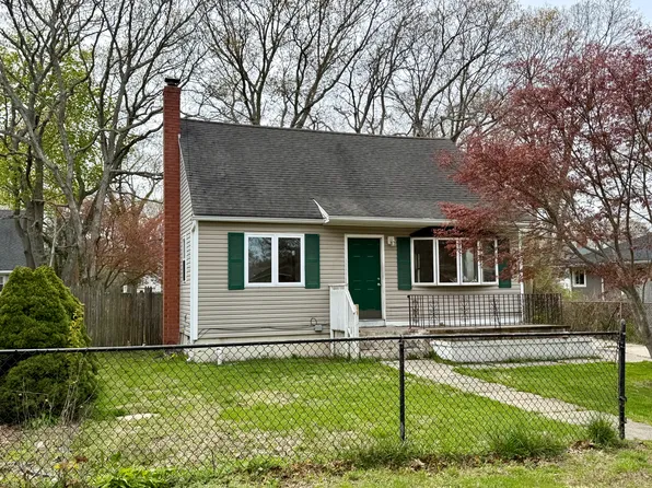 126 Flower Rd, Mastic Beach, NY 11951