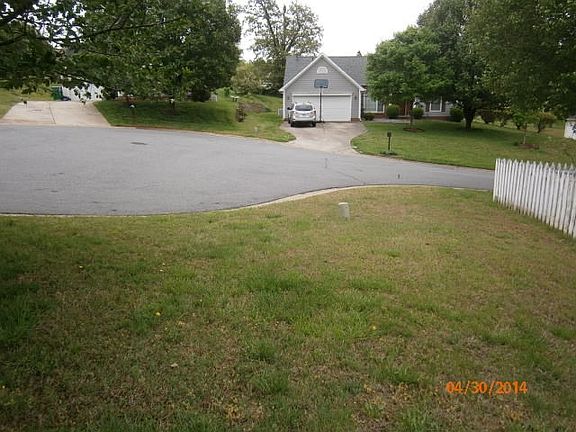 3rd image of 2831 Henslowe Ln
