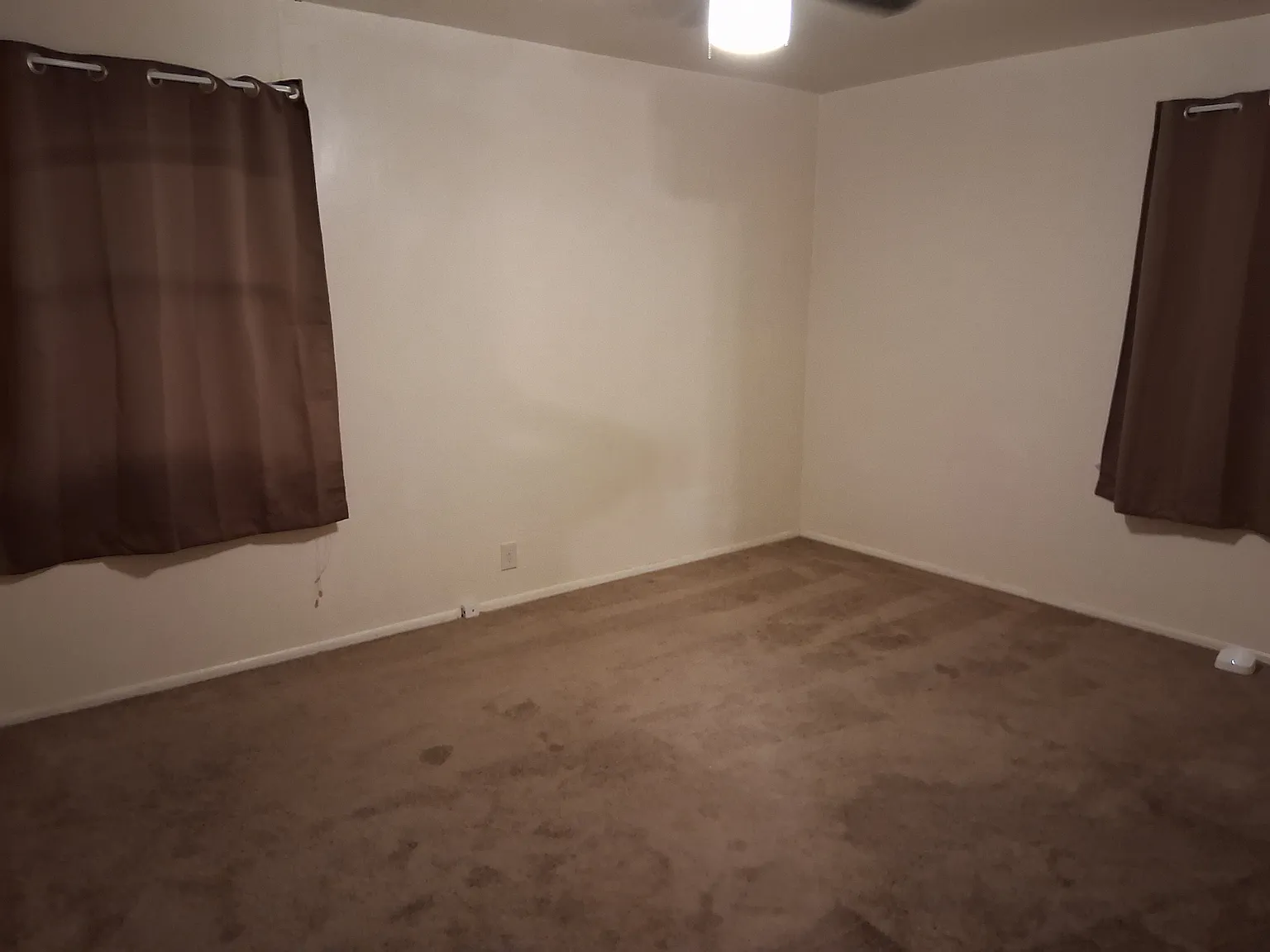 3 bed, 1200 sqft, $900 — Photo 2