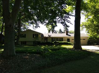 2714 Martin Manor Dr, Goshen, IN 46526