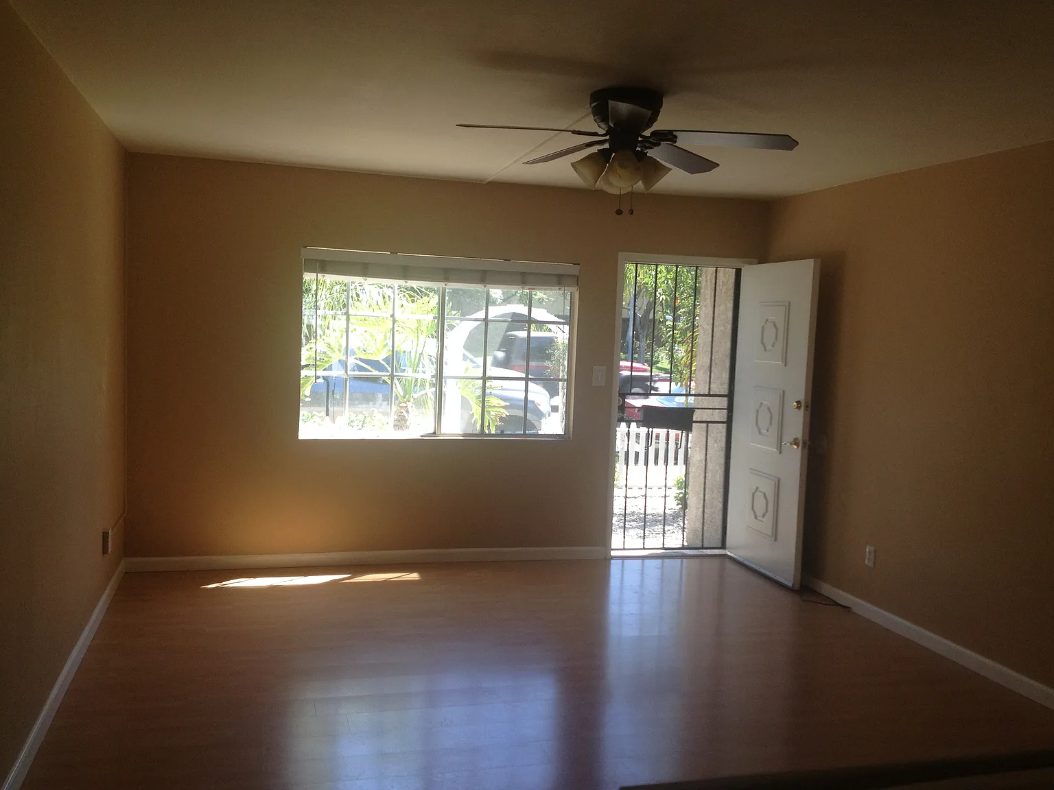 2 bed, 850 sqft, $2,500 — Photo 2
