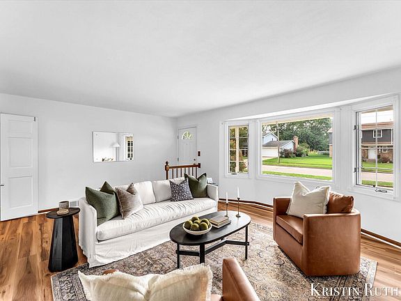 3rd image of 3909 Omaha St SW