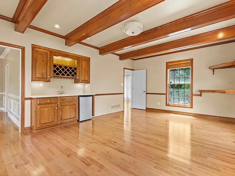1526 Allison Dr — Photo 7