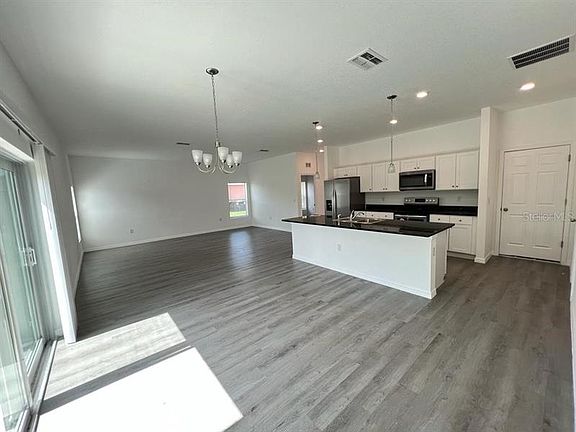 3rd image of 407 Treemont Ave SW
