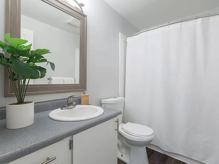 Somerset West Apartments — Photo 31