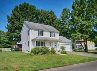 28 Admiral St, Easthampton, MA 01027