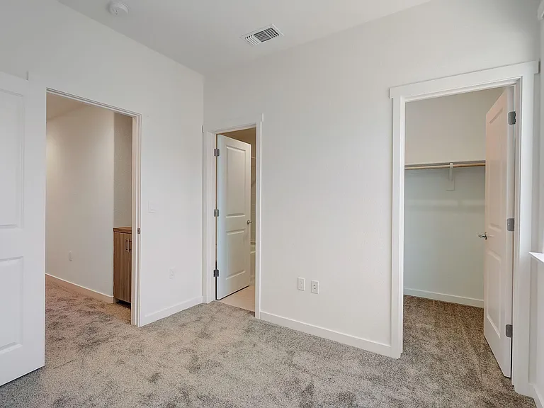 Estaire Luxury Townhomes — Photo 25