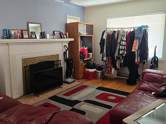 5th image of 15871 Tracey St