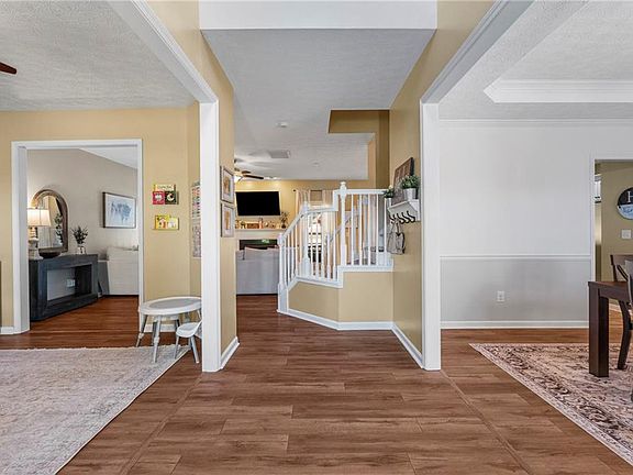 2nd image of 2408 Ridgewood Dr