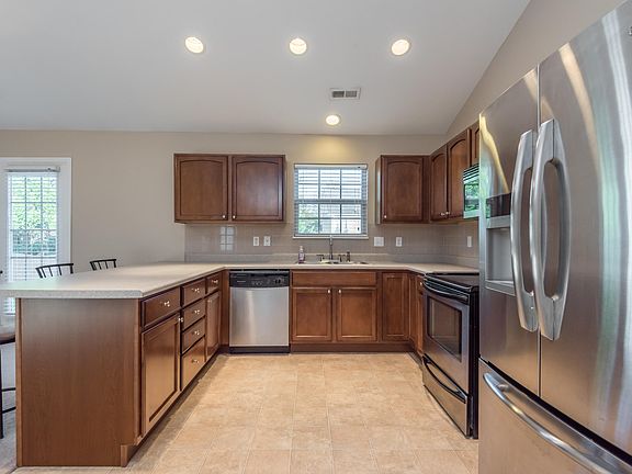 3rd image of 6550 Gentlewinds Dr