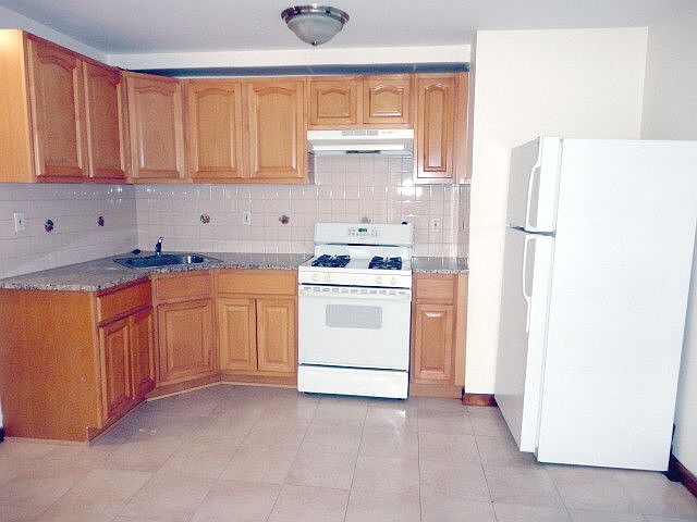 1st image of 1043 47th Ave APT 2B