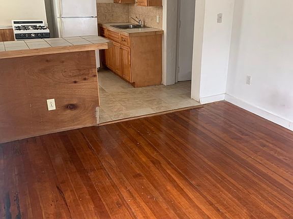 2nd image of 26 Beacon St APT 303