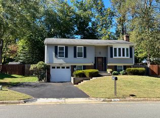 5624 Saint Charles Dr, Woodbridge, VA 22193