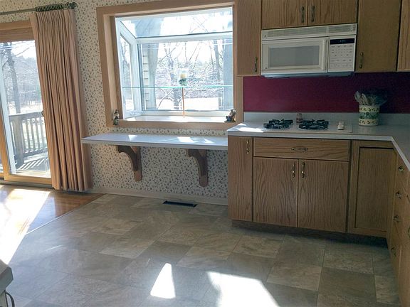 4th image of 34 Beechwood Dr