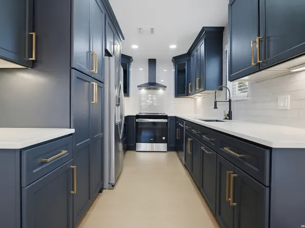 2718 Old Field Dr #1002, San Antonio, TX 78247