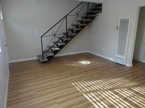Entry/Living Room