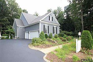 3rd image of 7 Kyer Farm Rd
