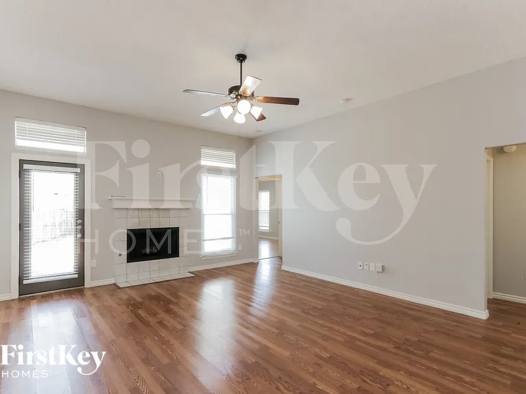 1027 Sea Shell Dr — Photo 2