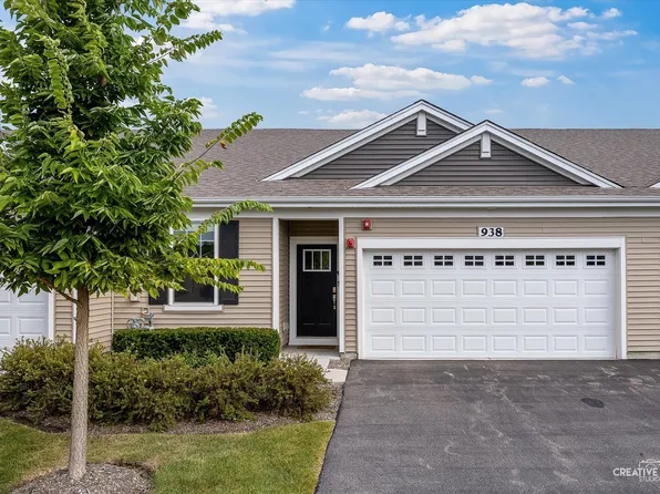 938 Darwin St, North Aurora, IL 60542