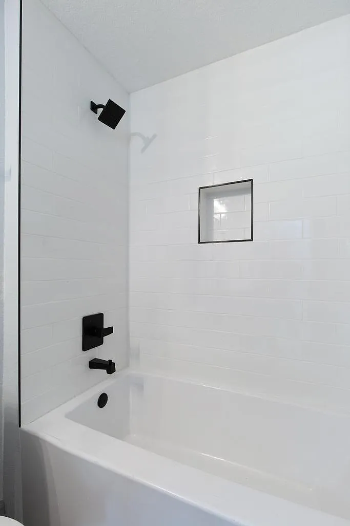 4 bed, 2.0 bath, 1484 sqft, $879 — Photo 2