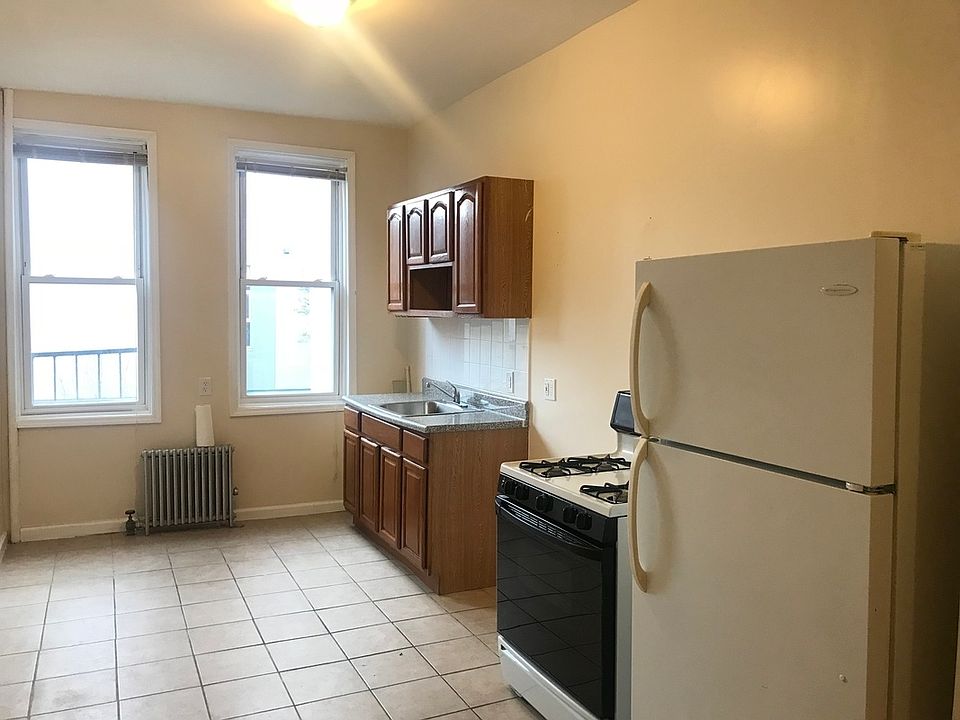 1st image of 148 Evergreen Ave #3L