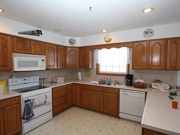 5th image of 3249 Sioux Dr