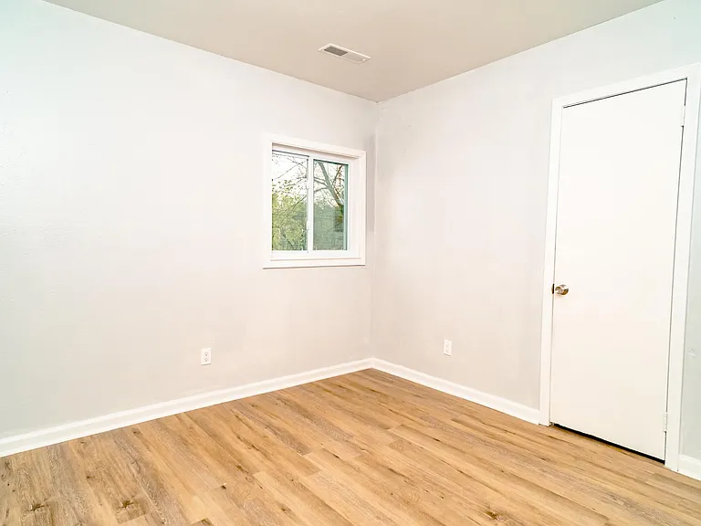 3825 Crane Dr NE — Photo 7