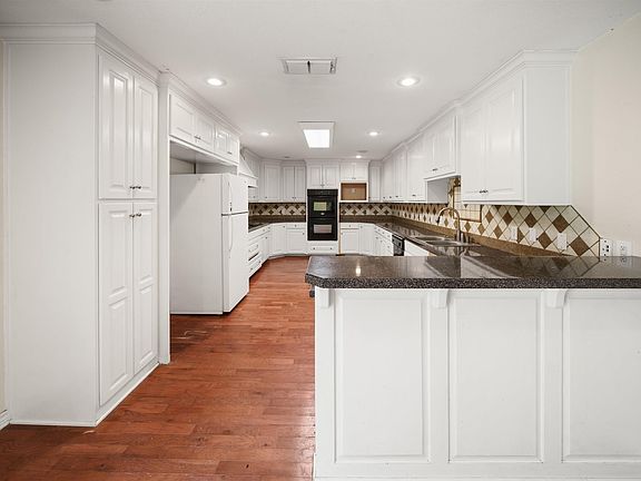 4th image of 3018 Tower Dr
