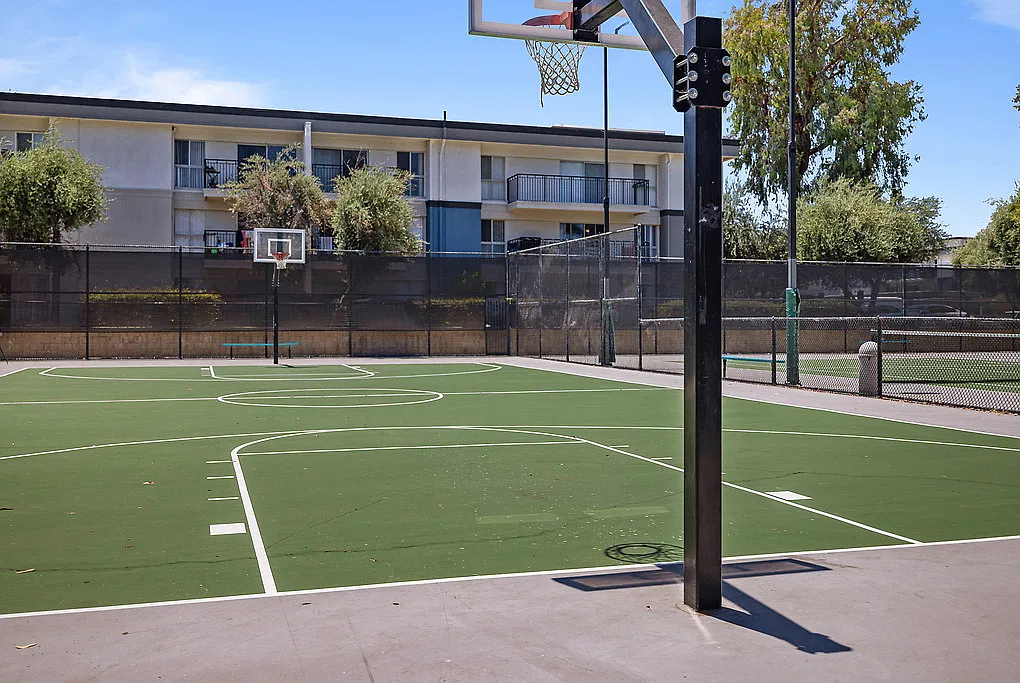 Avondale at Warner Center — Photo 3