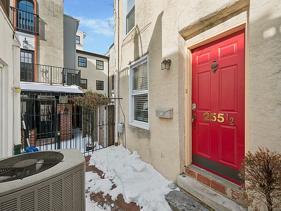 2nd image of 255R Fulton St