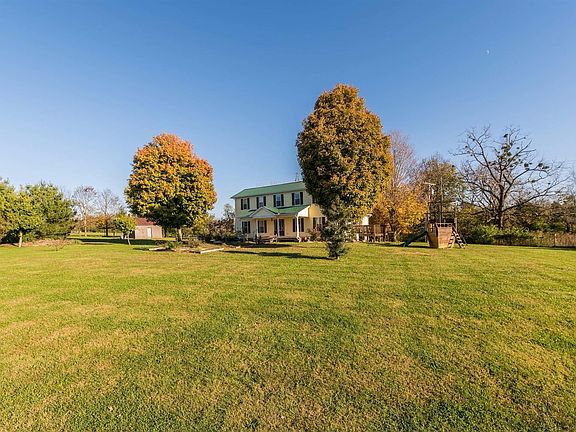 3rd image of 1074 Corman Ln