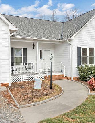 5th image of 368 High Bank Dr