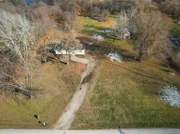 21919 S Peek Rd, Peculiar, MO 64078