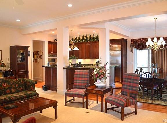 4th image of 609 Essex Ct
