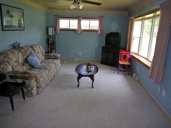 4th image of 847 Lotus Dr