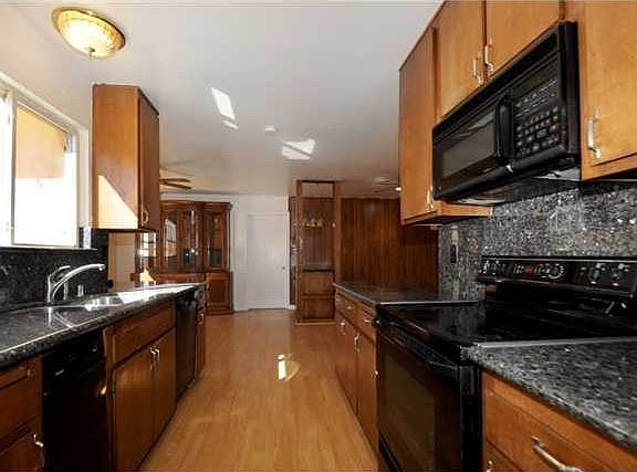 3rd image of 5717 Lord Cecil St