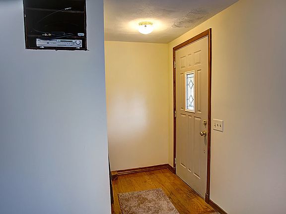 3rd image of 126 Elwood St