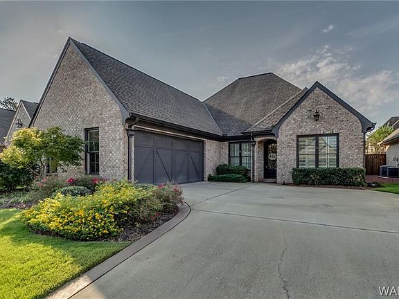 2nd image of 743 Cambridge Ln