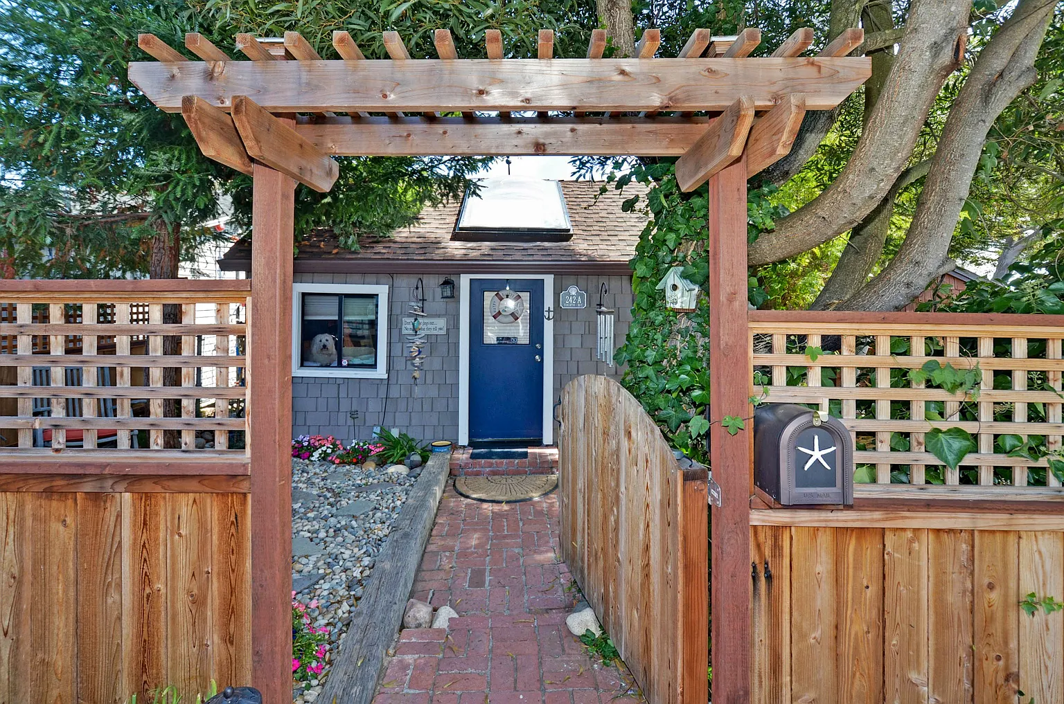 242B 4th Ave photo 1