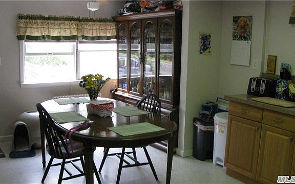 4th image of 800 Deer Park Ave