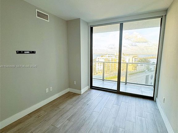 5th image of 501 NE 31st St Unit 1101