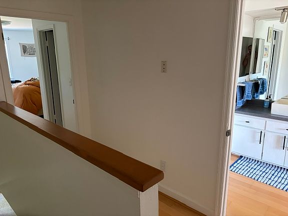 5th image of 290 Appleby Mews Dr