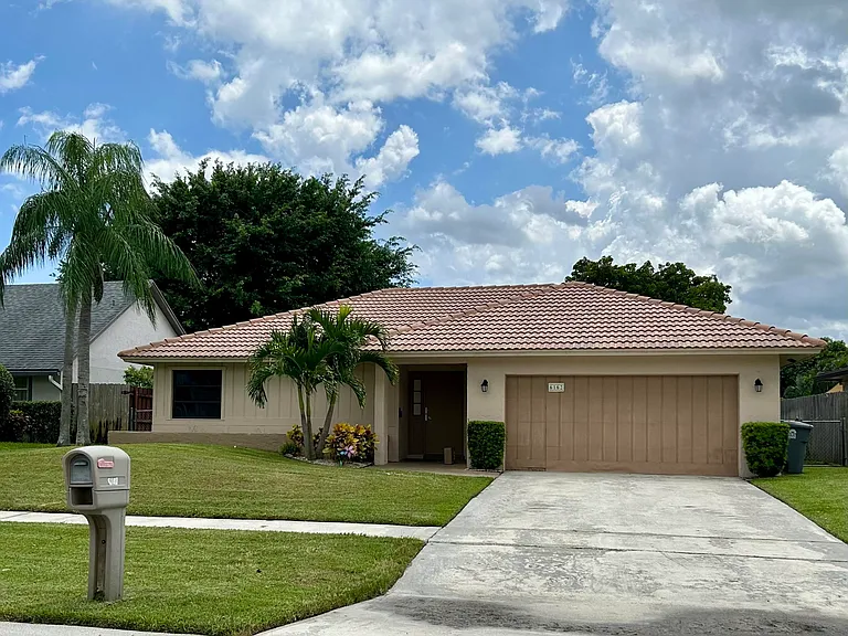 6162 Amberwoods Dr — Photo 2