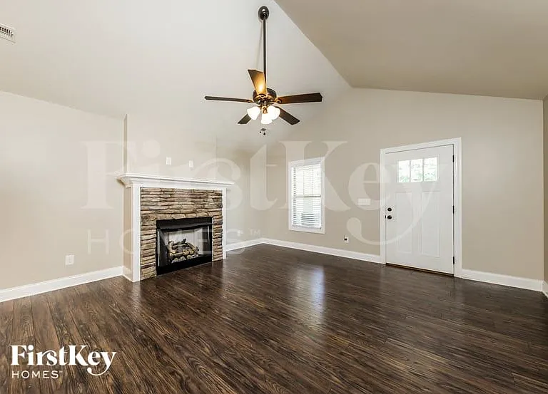 621 Dobson St — Photo 3