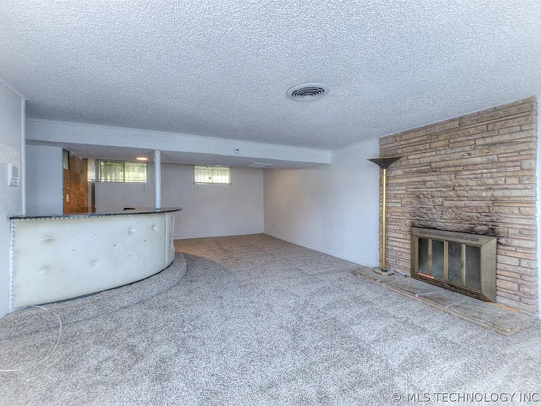 2234 N Main St — Photo 17